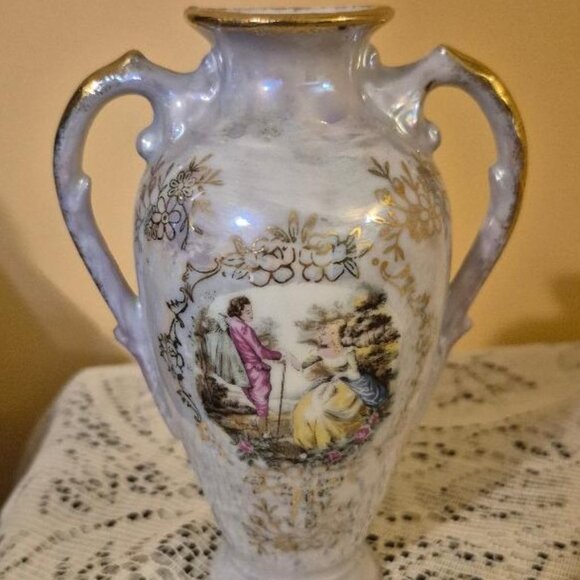 Beautiful Japanese porcelain vase - Picture 1 of 2